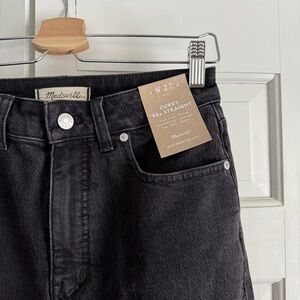 SOLD /// NWT Madewell Curvy 90’s Straight Black Jeans Size 27
